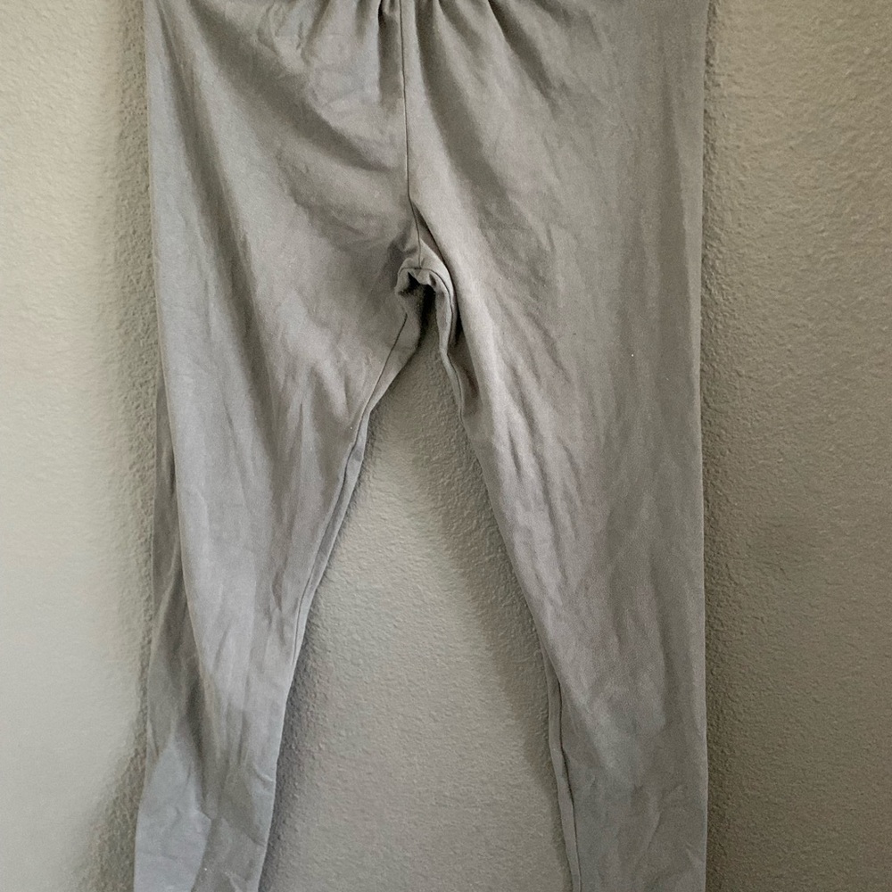 Grey Leggings To Set Off An Outfit